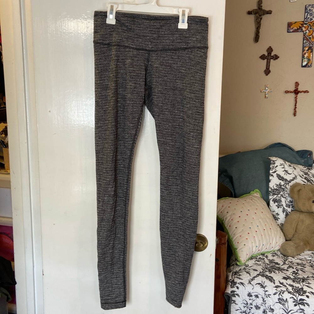 Lululemon grey leggings size 8 little bit of pilling in crotch area